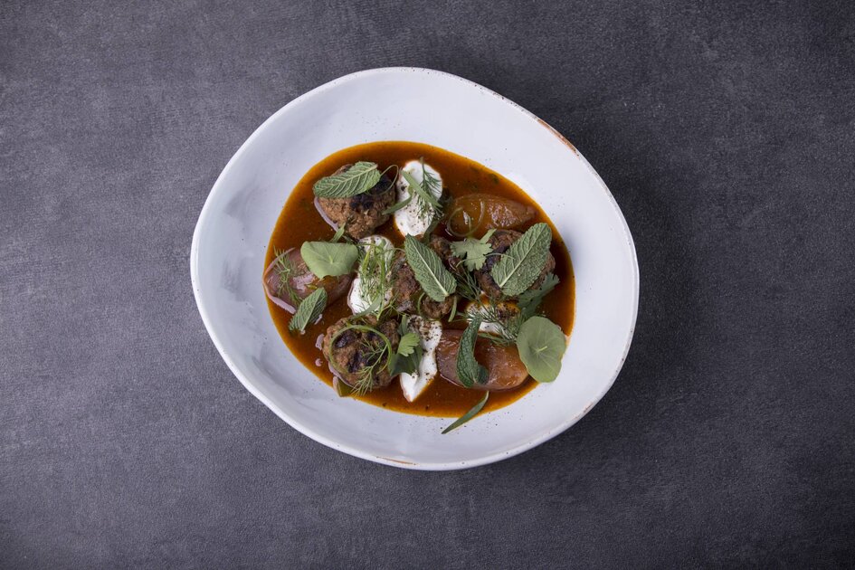 02_maa_s04_sh27_meatballs_with_yoghurt_and_herbs_imgl1273_473003