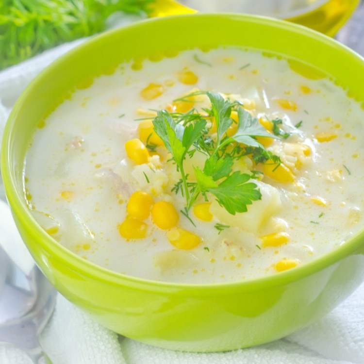شوربة ذرة بالأعشاب