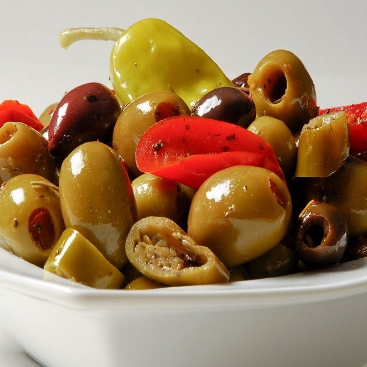 سلطة الزيتون الحار