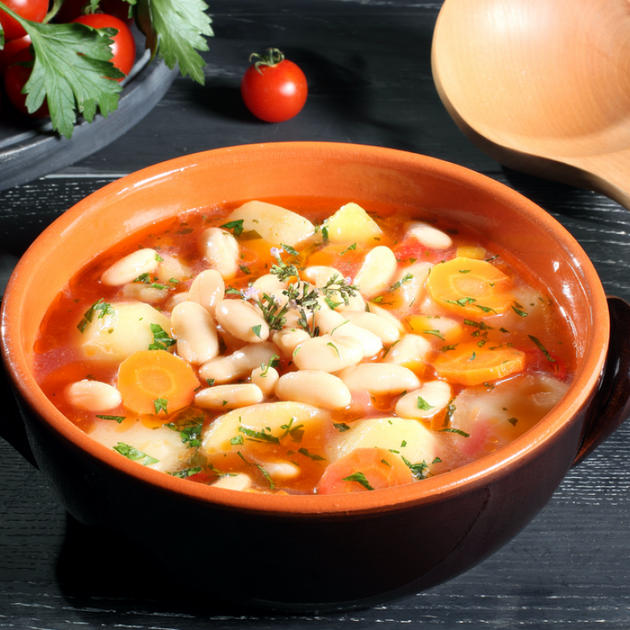 شوربة الفاصوليا البيضاء بالجزر