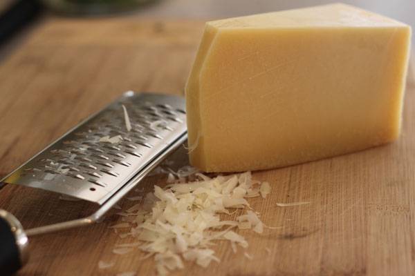 افضل انواع الجبن جبن البارميزان