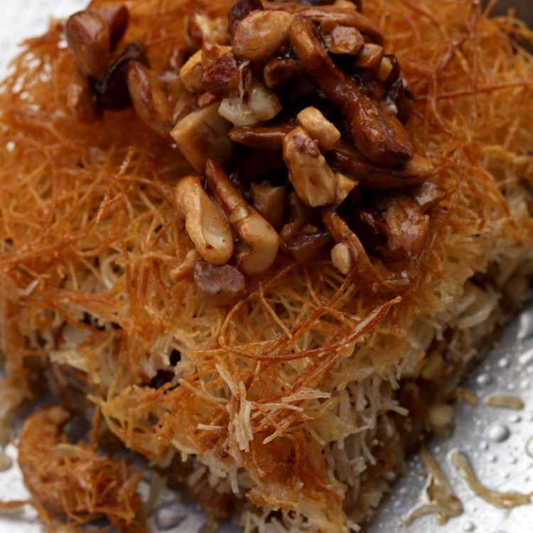 d8f12de3a4e297387b87fb23cd1a703a_w750_h750 كنافة بالجوز