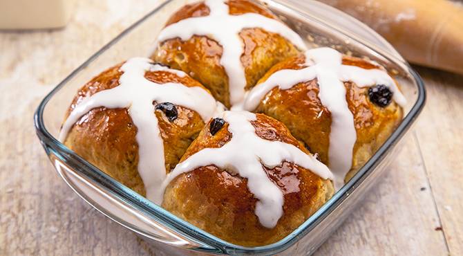 sm_s02_sh07_hot_cross_buns_with_fruit_filling_img_0831_597477