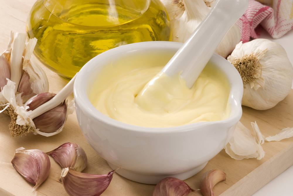 لطعم مختلف للشاورما وبأربع مكونات... طريقة عمل الثومية https://food.ouklat.com/wp-content/uploads/2020/04/1573628abf4de4547bfdacd5031bf2de03d525ff-3.jpg