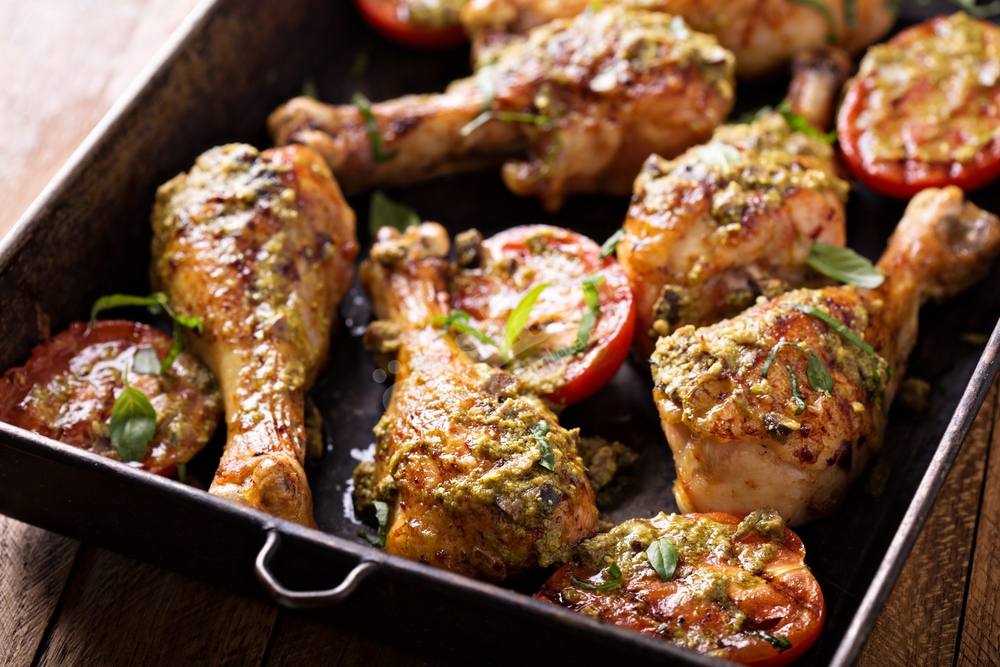 طريقة عمل افخاذ دجاج بالريحان و الزيتون https://food.ouklat.com/wp-content/uploads/2020/04/1d683722827fa8c20ff8b0ce691b40b1c52856a0-3.jpg