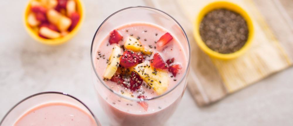 طريقة عمل سموثي الموز و الفراولة بزبدة اللوز https://food.ouklat.com/wp-content/uploads/2020/04/4c9bbe5b8cd90ee00a193bd6860de9529bd19625-3.jpg