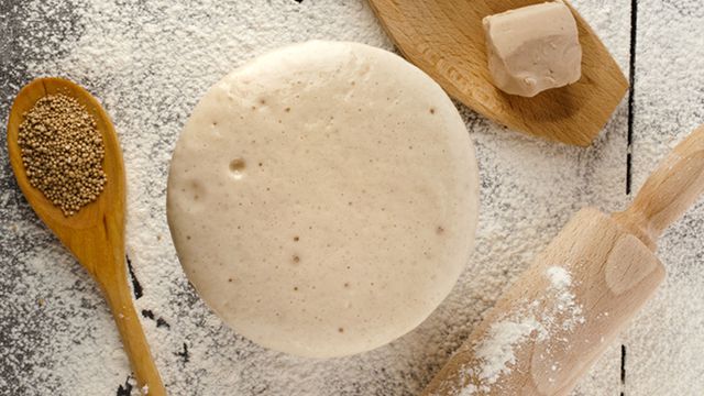 طريقة عمل البيتزا السريعه بدون تخمير طريقة عمل البيتزا السريعه بدون تخمير
