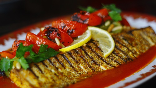 grilled-emirate-gulf-fish طريقة عمل سمك مشوي اماراتي اصلي