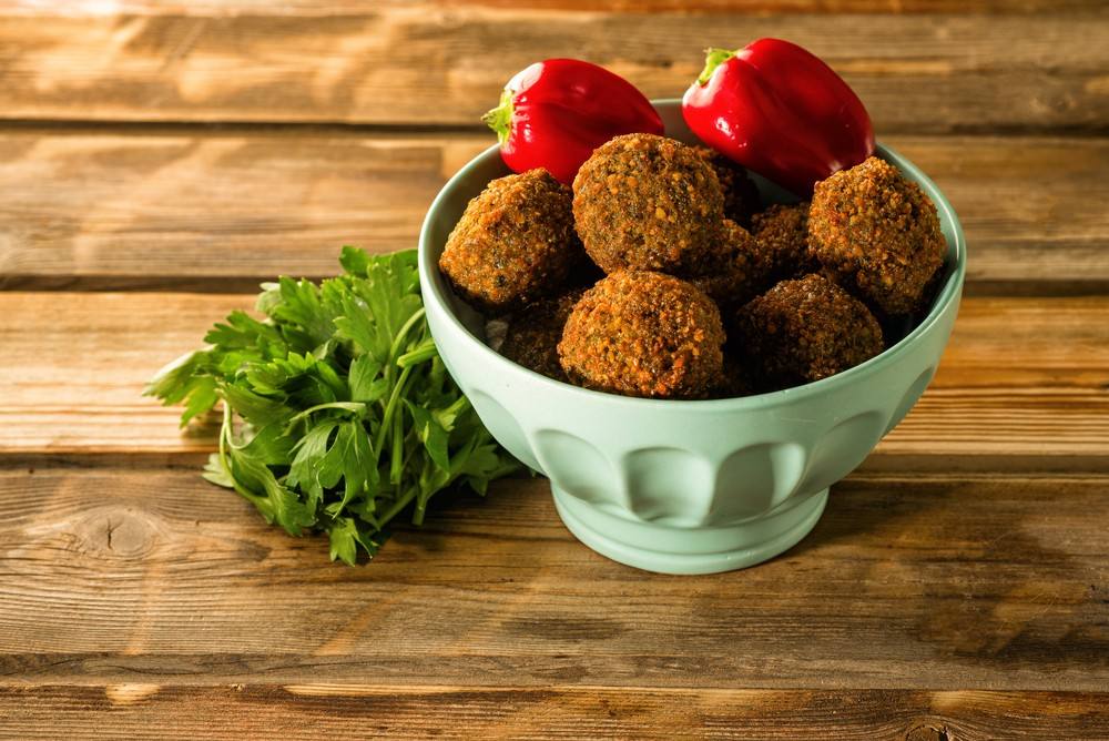 طريقة عمل فلافل اسكندراني https://food.ouklat.com/wp-content/uploads/2020/11/f296fd16b74b352582d537eb4fe2f5681ce04f32-3.jpg