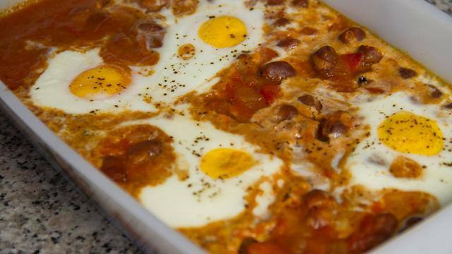 طاجن الفول بالبيض والبسطرمة لاحلى فطار https://food.ouklat.com/wp-content/uploads/2021/04/d44bbdee88eb45ec729de60a8550cd18d2861add-2.jpg