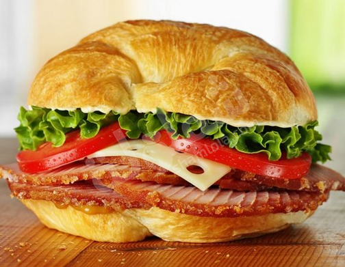 طريقة عمل ساندويتش الكرواسون باللحمة الباردة https://food.ouklat.com/wp-content/uploads/2021/04/fa6cf913e54408d26af4bf461929d857d8706553-1.png